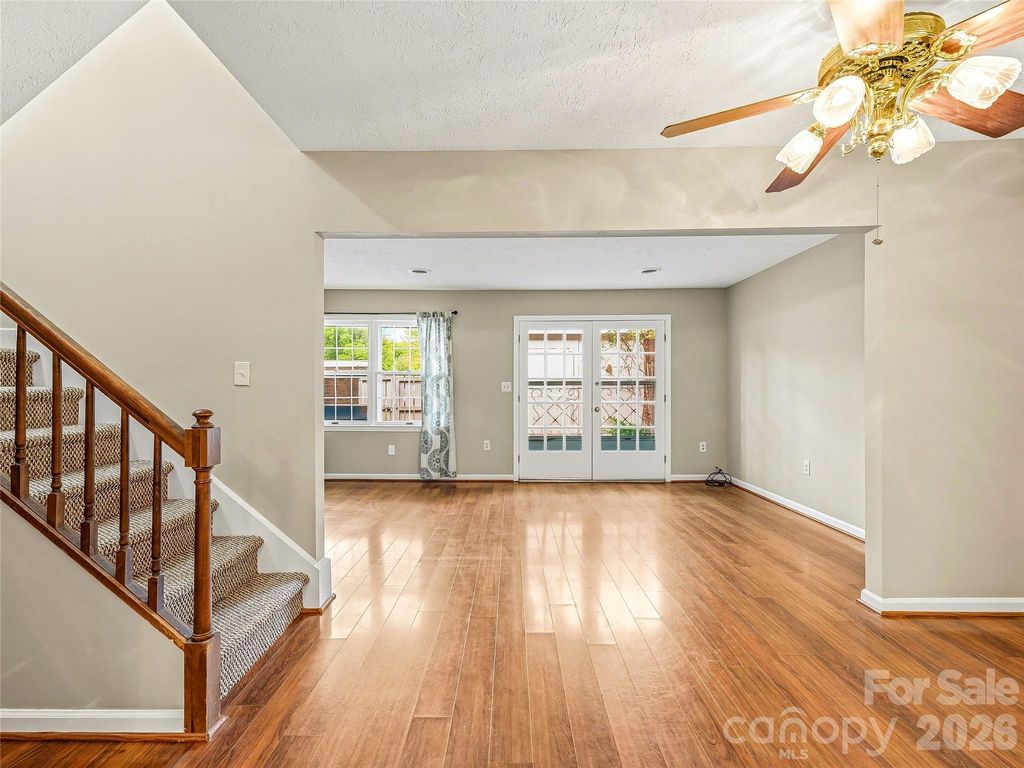 1409 Kensington Rd APT B6, Hendersonville, NC - More