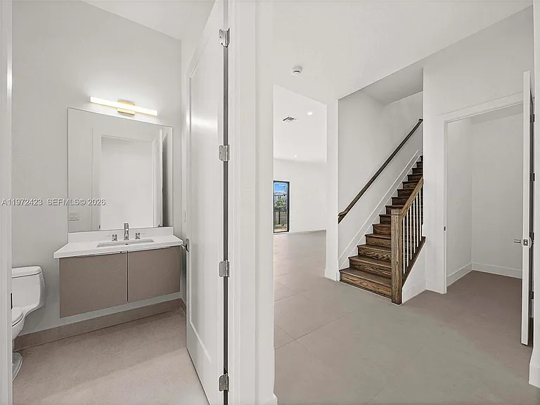 5718 Ashwood Cir W — Photo 55