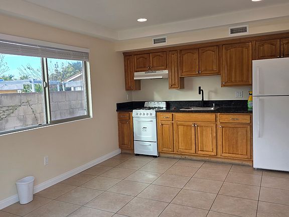 3rd image of 9032 Iowa St Floor 1