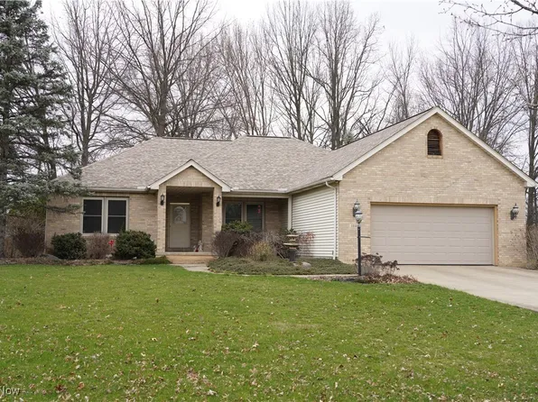 1045 Hunters Chase, Grafton, OH 44044