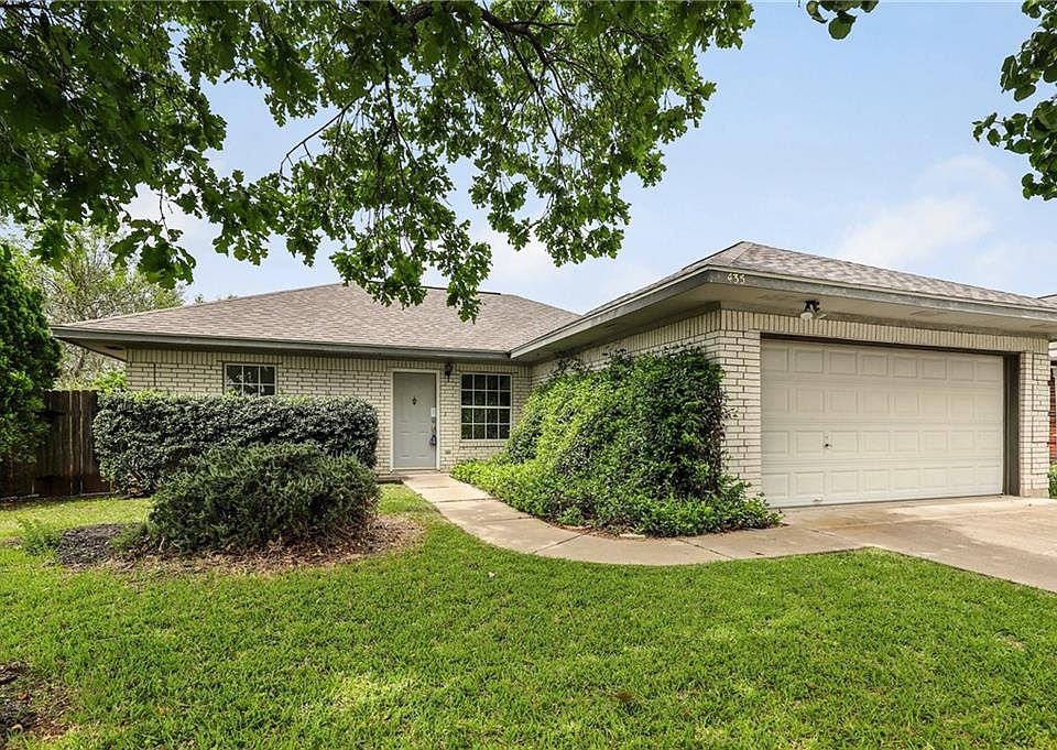1st image of 435 Bent Wood Dr