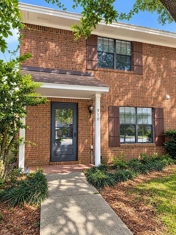 950 Jefferson Dr — Photo 1