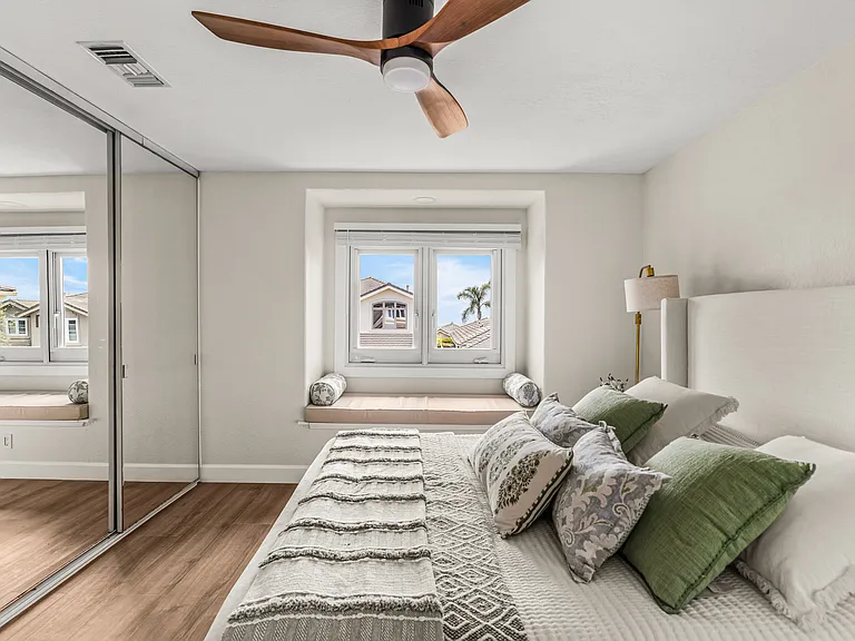 1807 Amalfi Dr — Photo 19