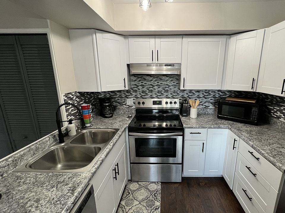 Fully provisioned updated kitchen