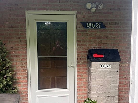 3rd image of 18621 Morris Ave