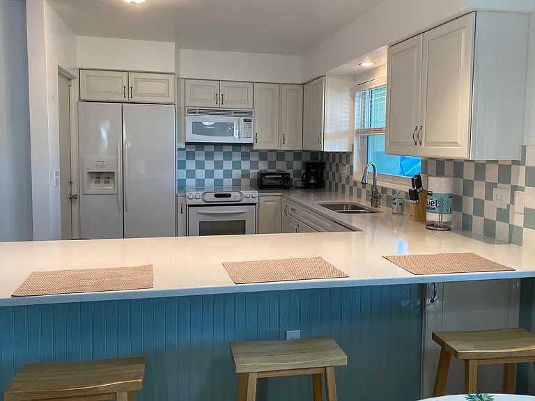 Big modern kitchen with breakfast bar!