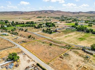 1335 Gibson Rd, Selah, WA 98942