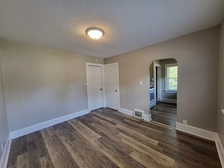 3916 Cambridge St — Photo 5