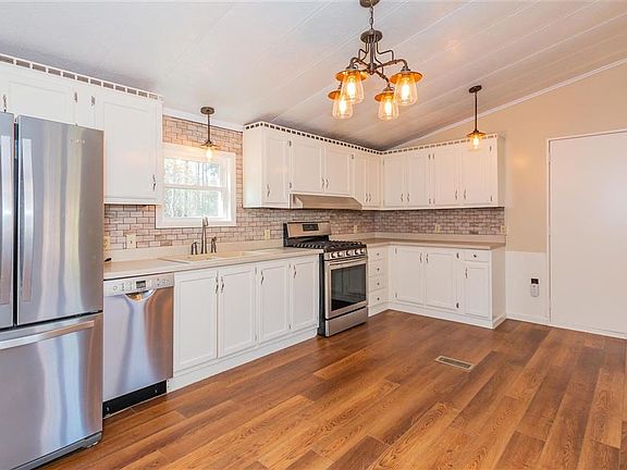 3rd image of 107 Woodward Dr