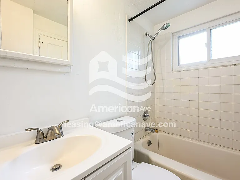 1426353_013_bathroom_14.jpg