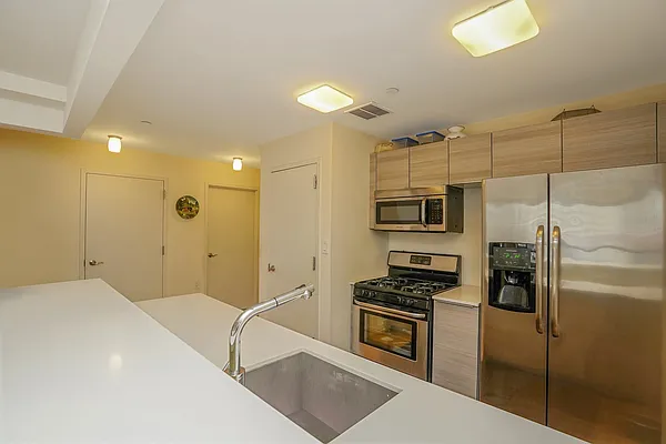 Sold by REMAX Elite | media 4