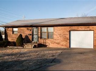 302 E Boulevard St #A, Marion, IL 62959