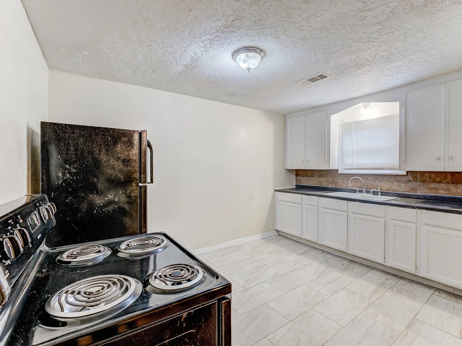 3 bed, 1280 sqft, $1,450 — Photo 4