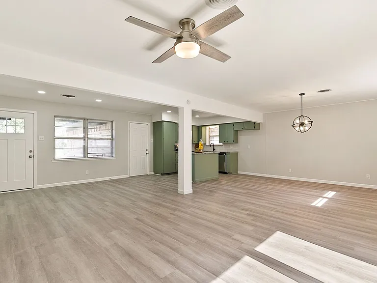609 S Farmington Rd — Photo 22