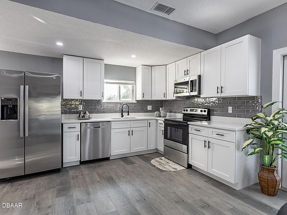 4th image of 1102 E Voorhis Ave