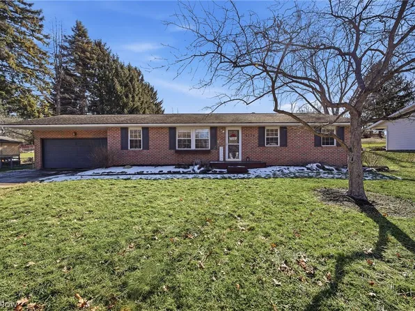 2776 Brouse St NW, Uniontown, OH 44685