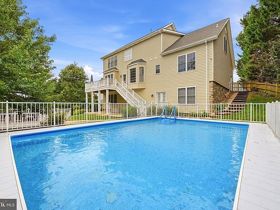 2nd image of 314 Huntersridge Rd