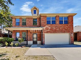 421 Sandy Creek Dr, Fort Worth, TX 76131