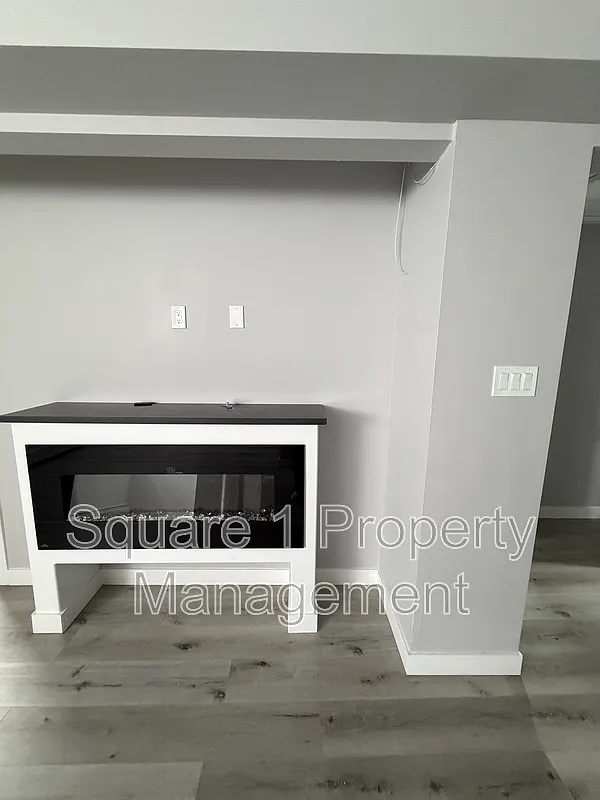 1 bed, 1.0 bath, $1,300 — Photo 3