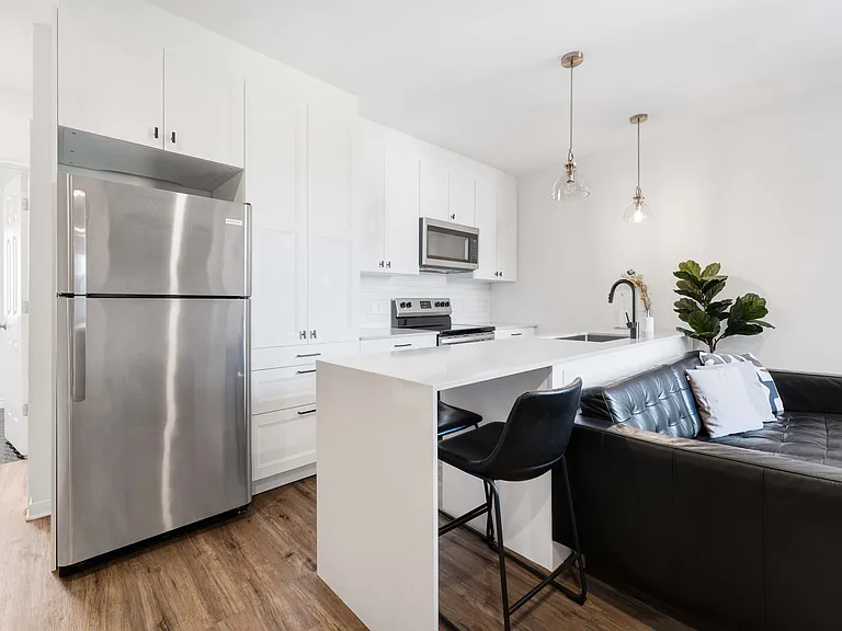 327 Catherine St — Photo 35