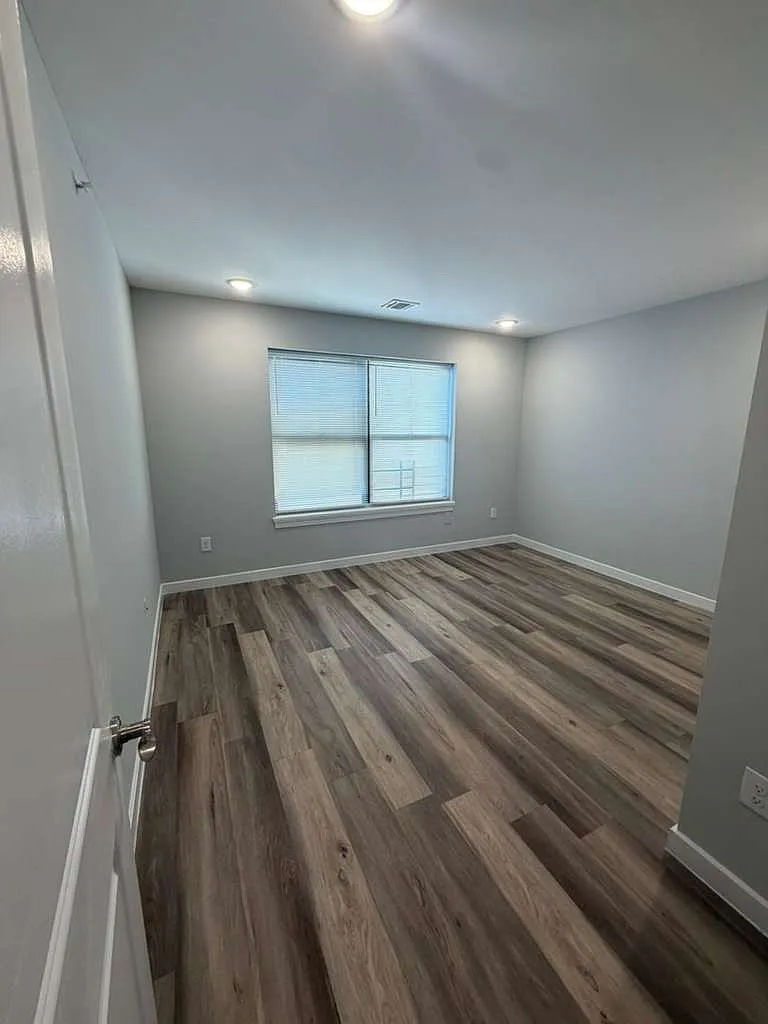 1 bed, $1,677 — Photo 4