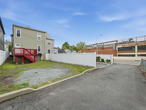 4th image of 74 Hamilton St
