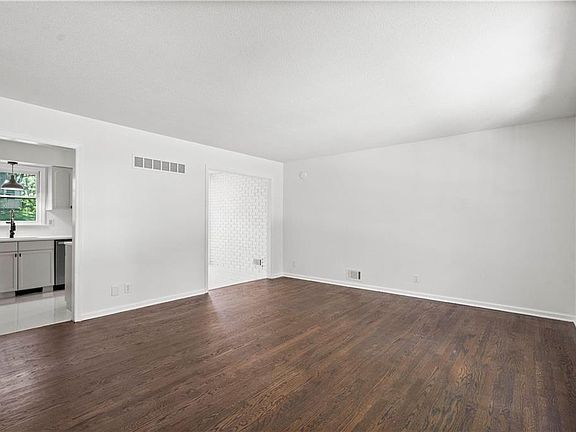 4th image of 11825 E 56th Ter