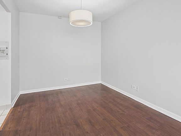 3rd image of 6171 N Sheridan Rd APT 2104