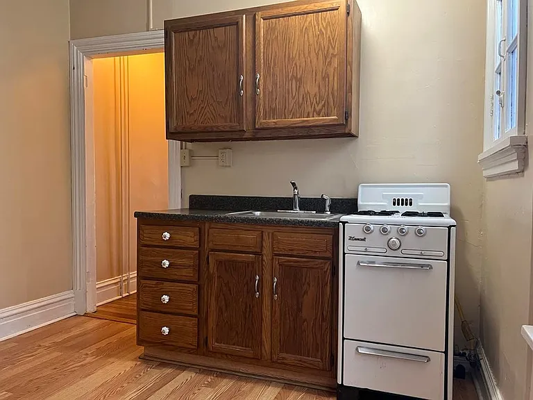 116 Locust St #5 — Photo 2