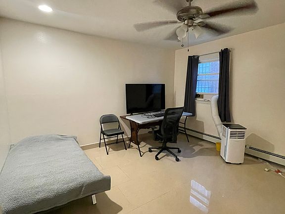 4th image of 63 Oxford Pl #1R