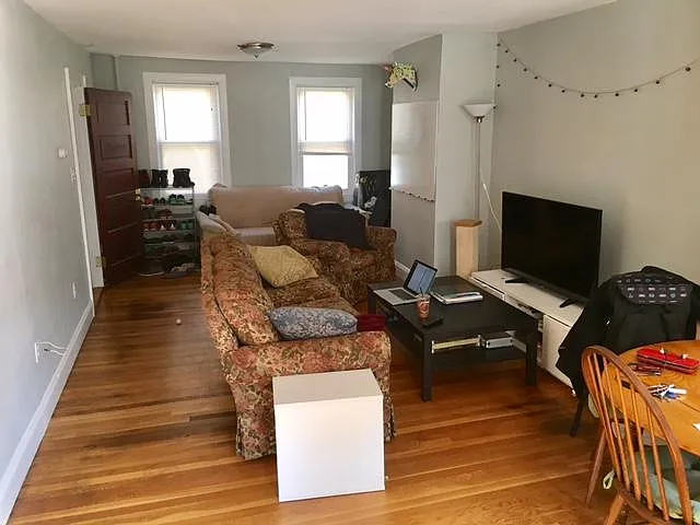 223 W 2nd St — Photo 2