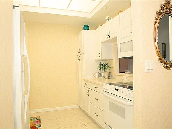 3rd image of 3730 Cadbury Cir APT 611