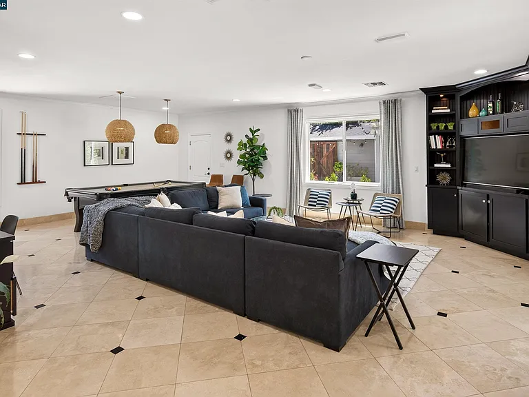 2207 Martin Ave — Photo 46