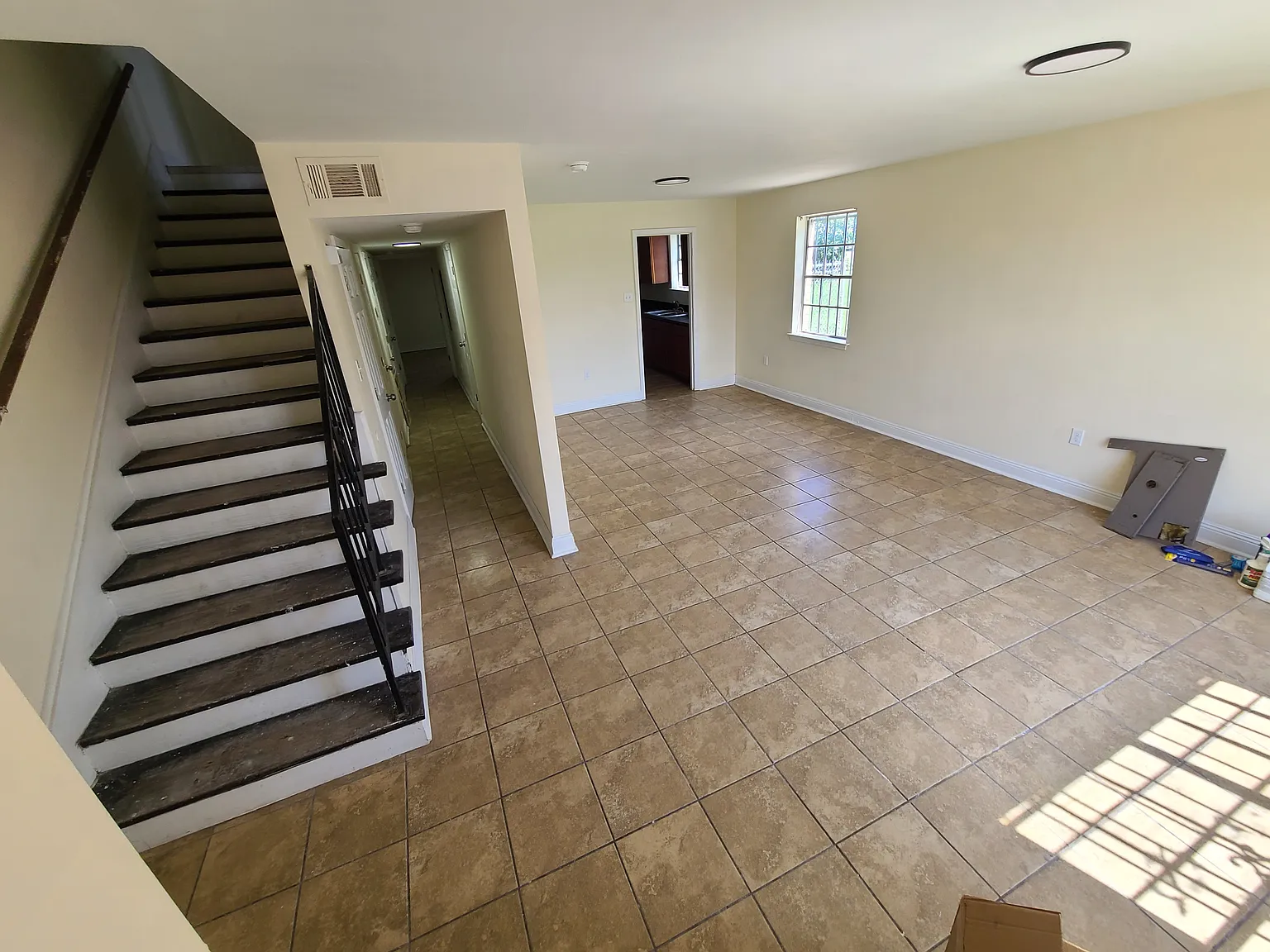 4 bed, 2.5 bath, 1800 sqft, $1,800 — Photo 3