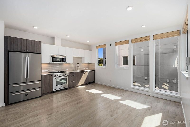 5th image of 1539 14th Avenue S #B