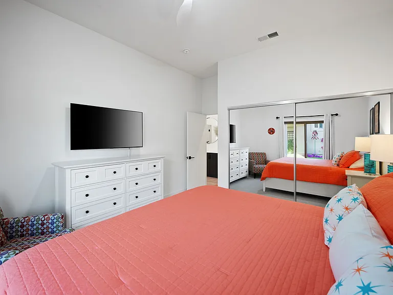 143 E Kavenish Dr — Photo 32
