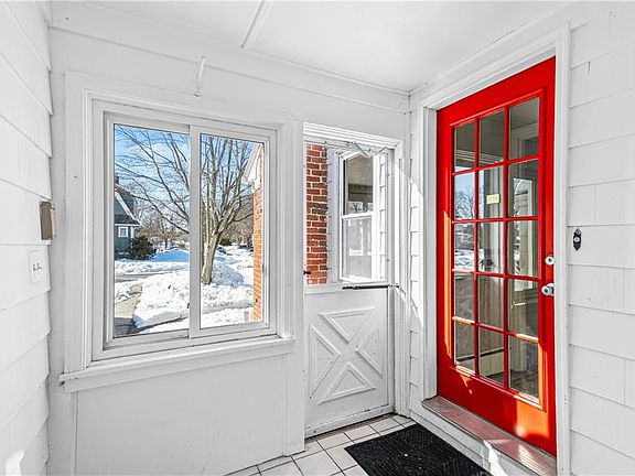 4th image of 52 Dahlia St