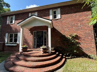 126 Wildflower Cove Dr, Swannanoa, NC 28778