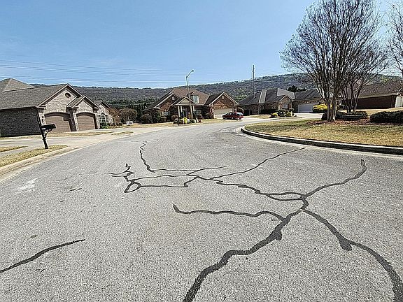 5th image of 16013 Shropshire Dr SE