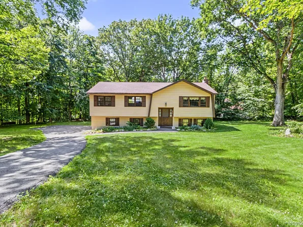 15 Oskar Drive, Mahopac, NY 10541