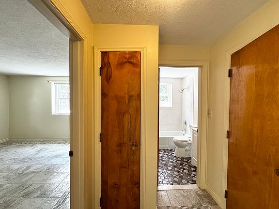 5th image of 21 Franklin St APT 1