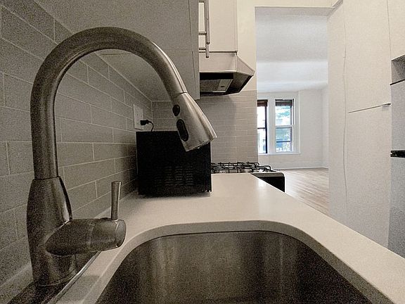 4th image of 1 Sheridan Sq APT 2B