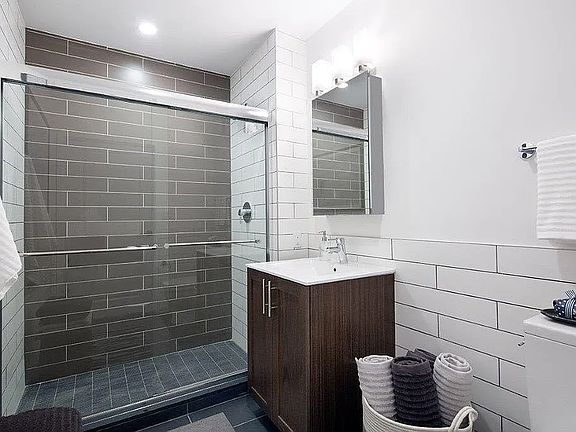 3rd image of 490 Myrtle Ave APT 3D