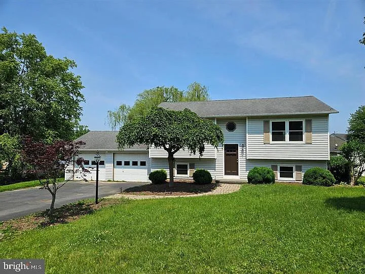 136 Nightingale Ave — Photo 1