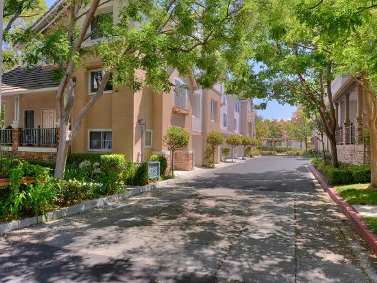 365 Pacific Dr — Photo 10