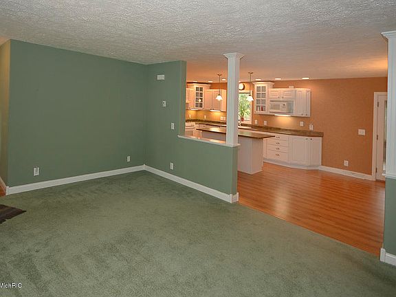 4th image of 314 Arnstrom Dr