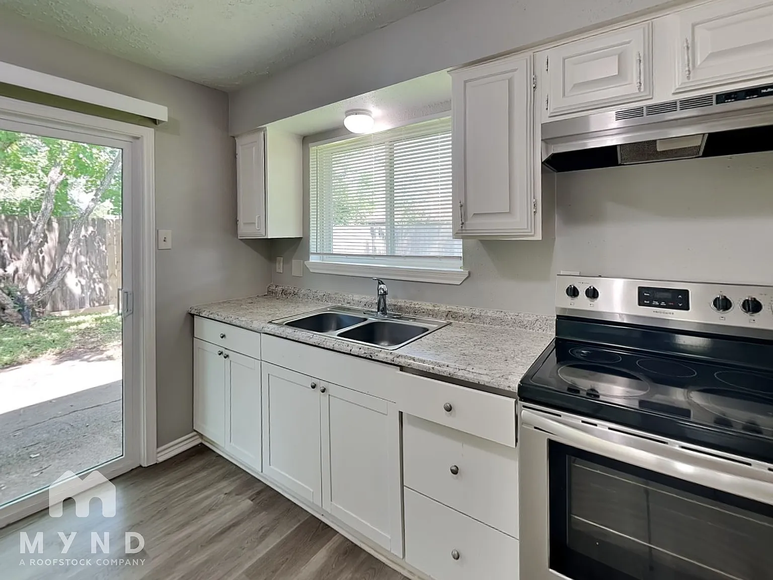 3 bed, 2.0 bath, 1196 sqft, $1,700 — Photo 3