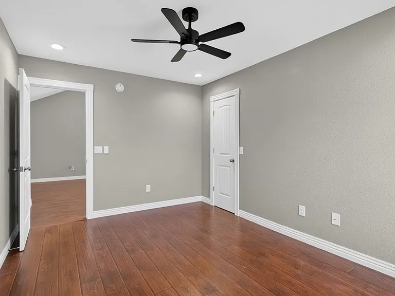 813 Marcus St — Photo 6