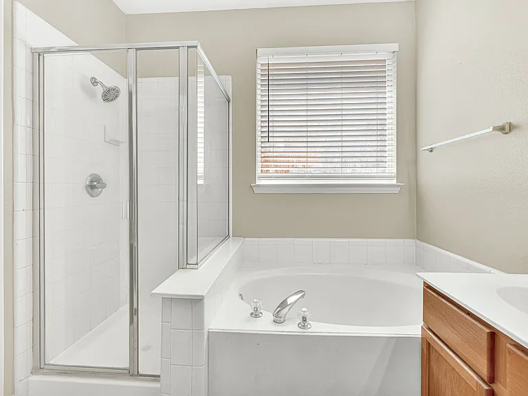 4450 Sharpsburg Dr — Photo 12