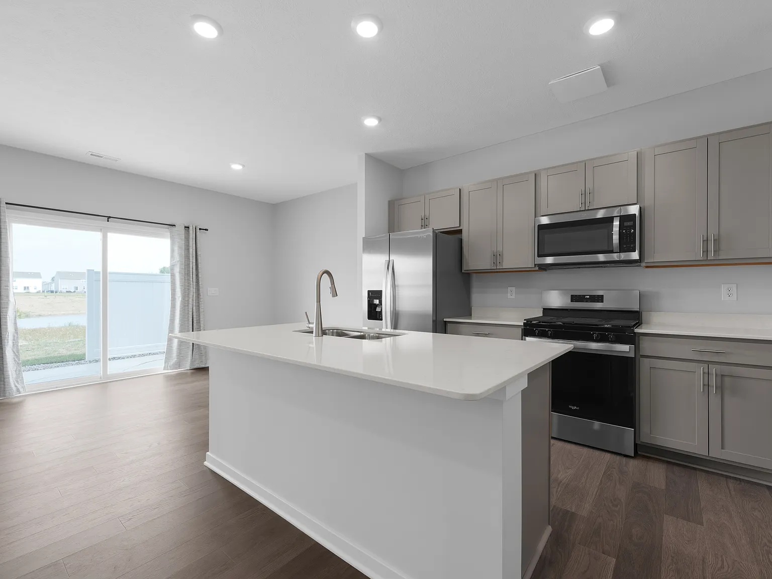 3 bed, 2.5 bath, 1635 sqft, $2,395 — Photo 1